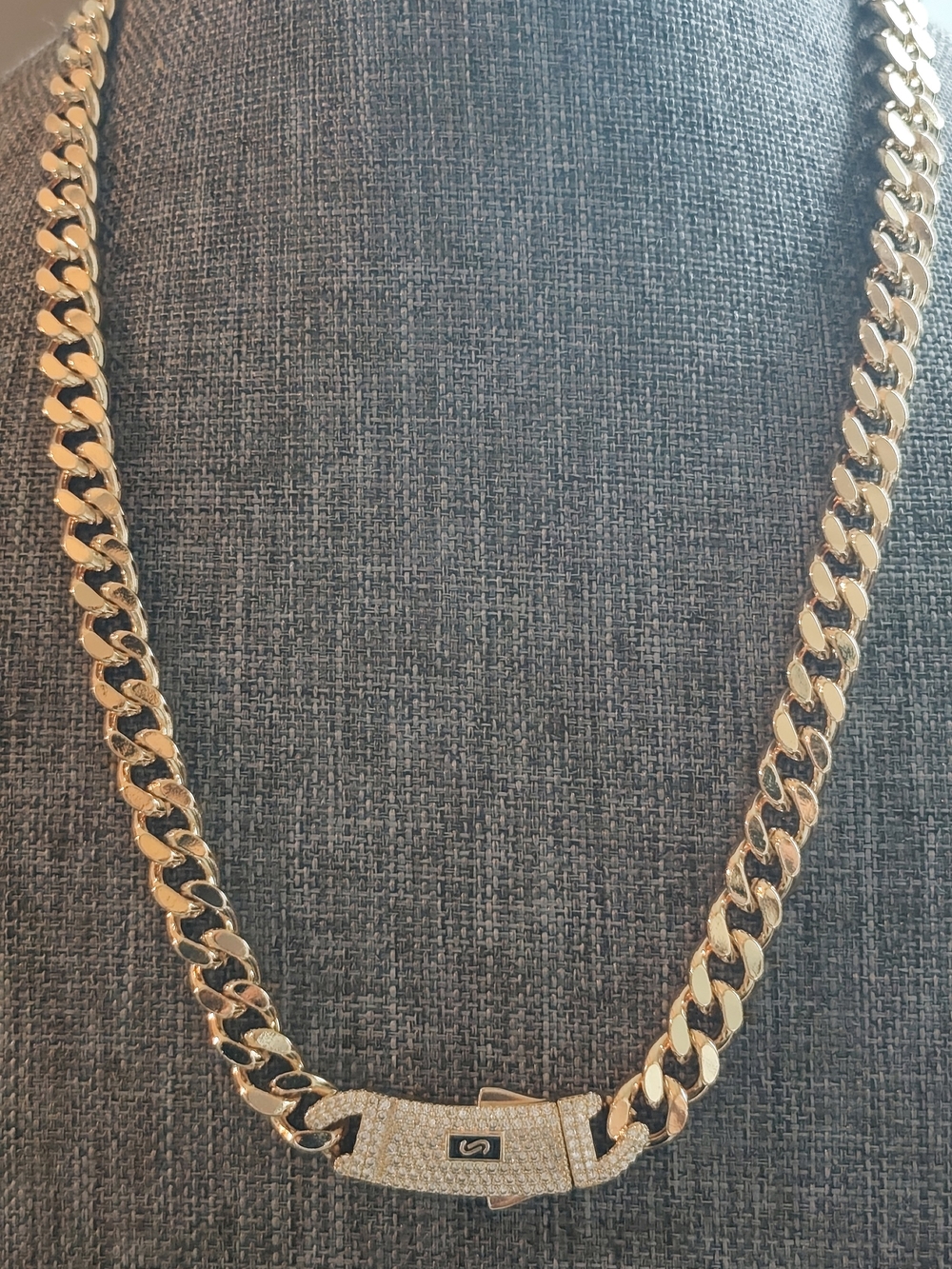 The surface is plated with a thin layer of real gold 14k.